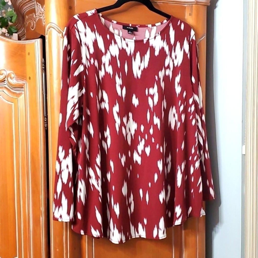 ALFANI, WOMEN'S SIZE 1X top. Beautiful color, Dark Burgundy. Long sleeve .
